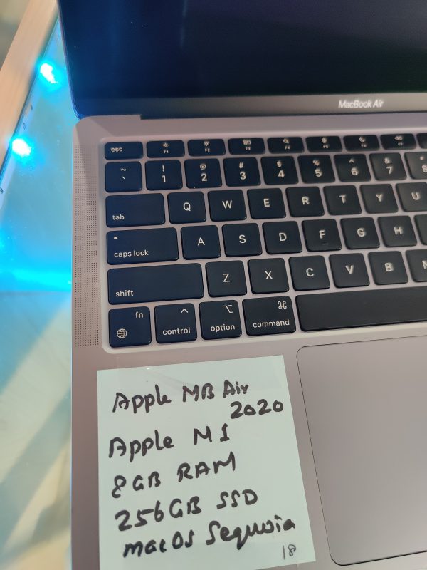 MacBook Air - Image 5