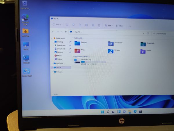 HP 250 G8 15.6 - Image 2