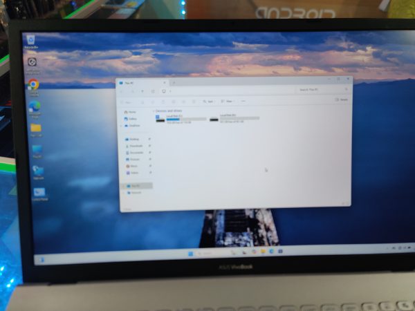 Asus Vivo book 17 - Image 3