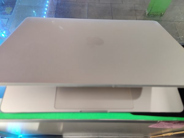 MacBook Air 15 - Image 5