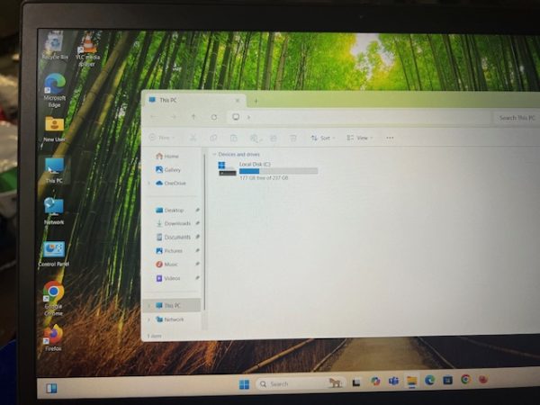 Lenovo ThinkPad T490 - Image 4